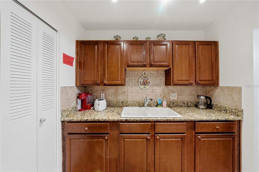 Activo con contrato: $115,900 (2 camas, 1 baños, 973 Pies cuadrados)