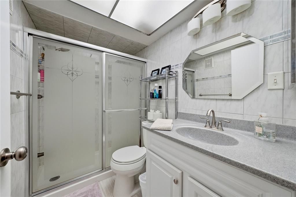 Activo con contrato: $115,900 (2 camas, 1 baños, 973 Pies cuadrados)