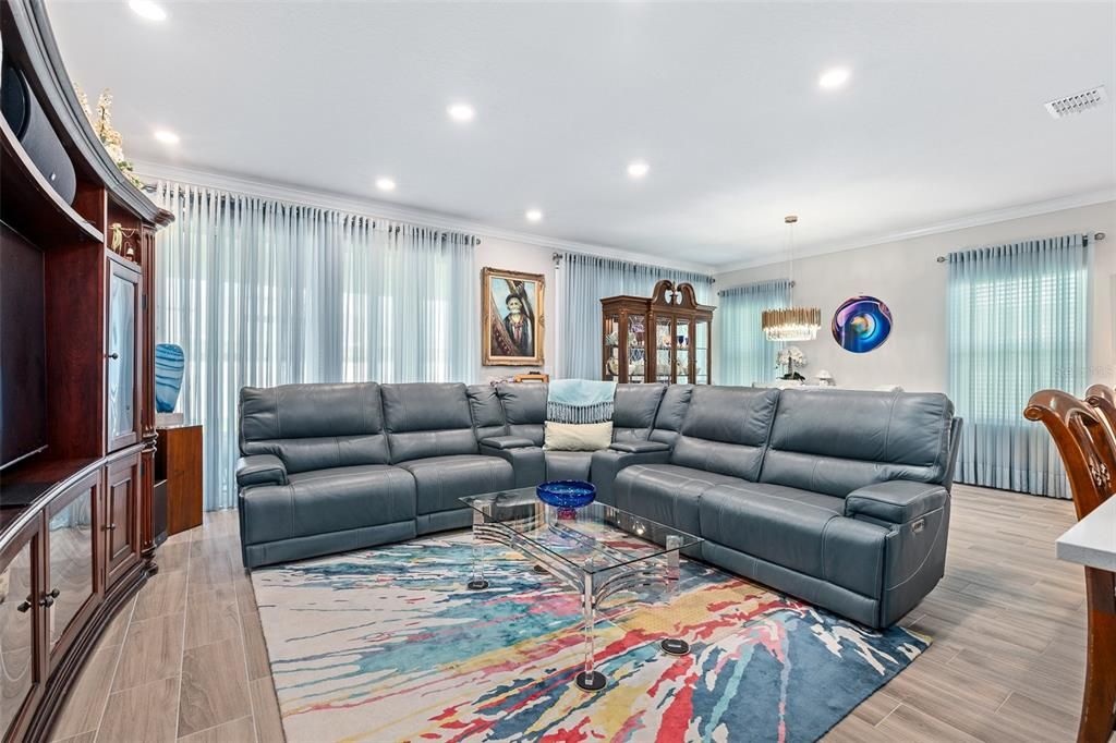 For Sale: $375,000 (3 beds, 2 baths, 1852 Square Feet)