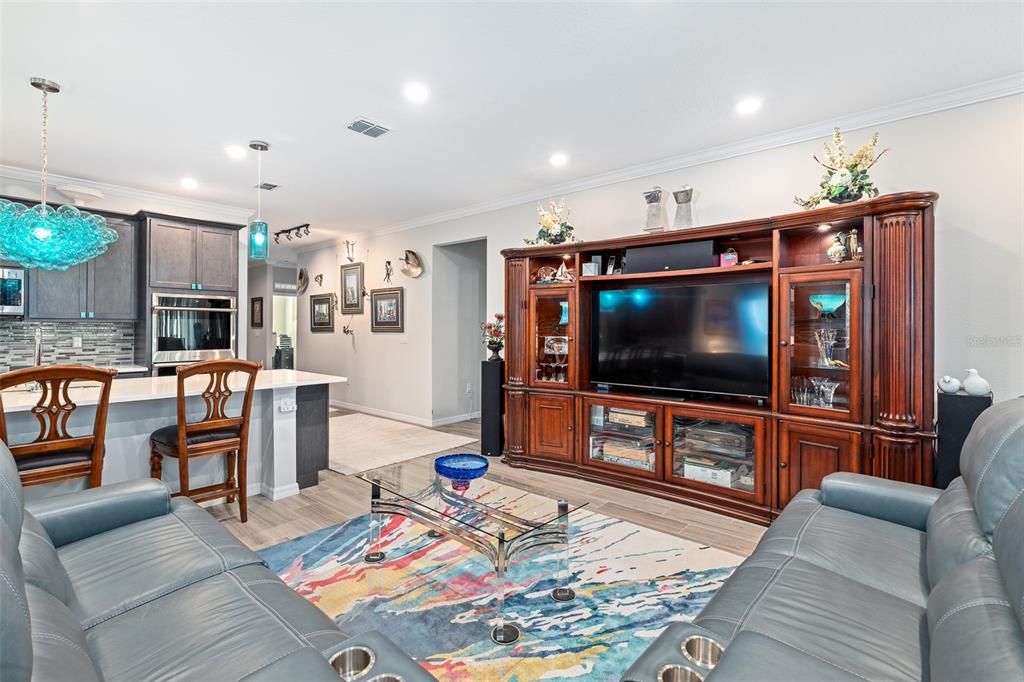 For Sale: $375,000 (3 beds, 2 baths, 1852 Square Feet)