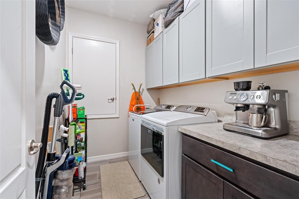 For Sale: $375,000 (3 beds, 2 baths, 1852 Square Feet)