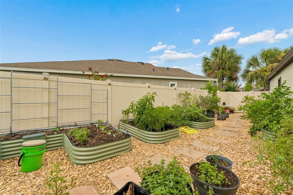 Active With Contract: $875,000 (4 beds, 3 baths, 3227 Square Feet)