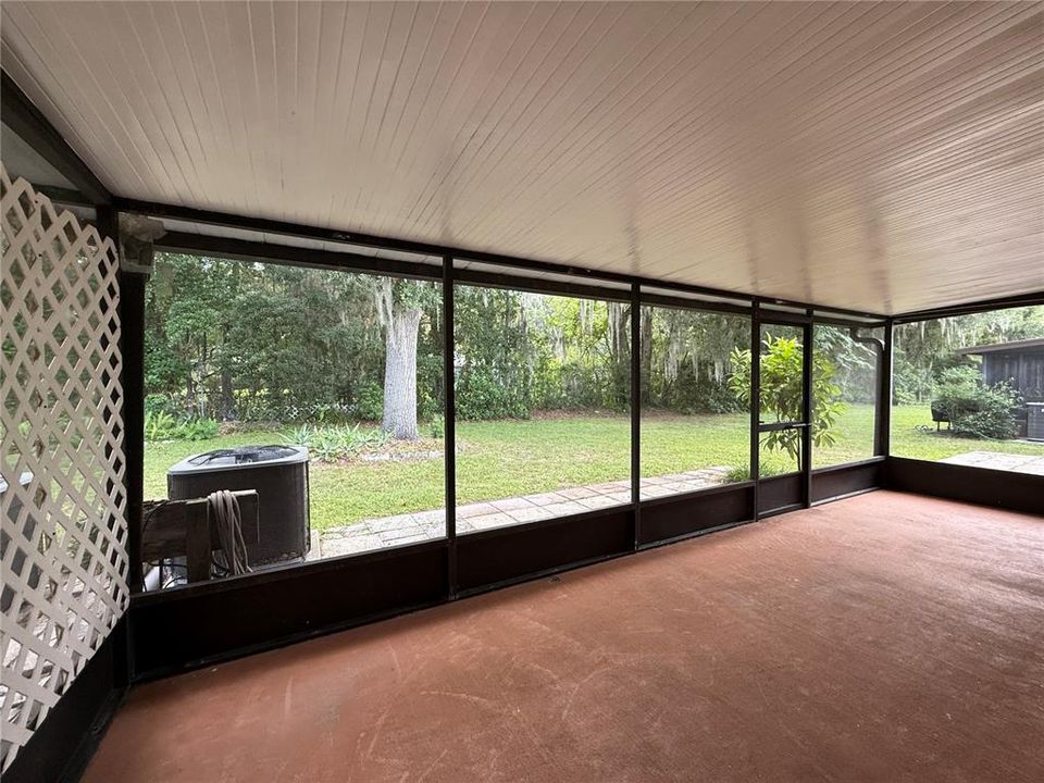 For Sale: $169,000 (2 beds, 2 baths, 1071 Square Feet)