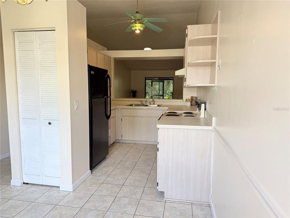 For Sale: $169,000 (2 beds, 2 baths, 1071 Square Feet)