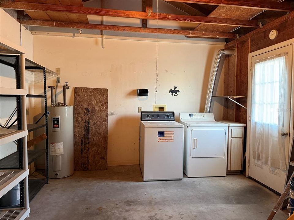 For Sale: $169,000 (2 beds, 2 baths, 1071 Square Feet)