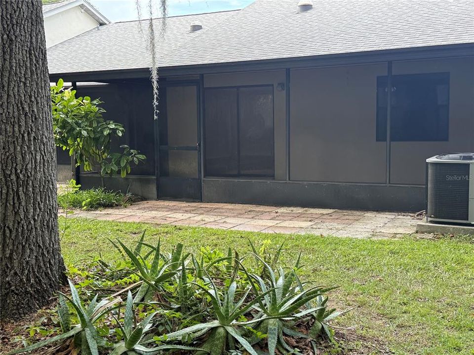 For Sale: $169,000 (2 beds, 2 baths, 1071 Square Feet)