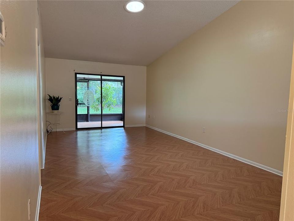 For Sale: $169,000 (2 beds, 2 baths, 1071 Square Feet)
