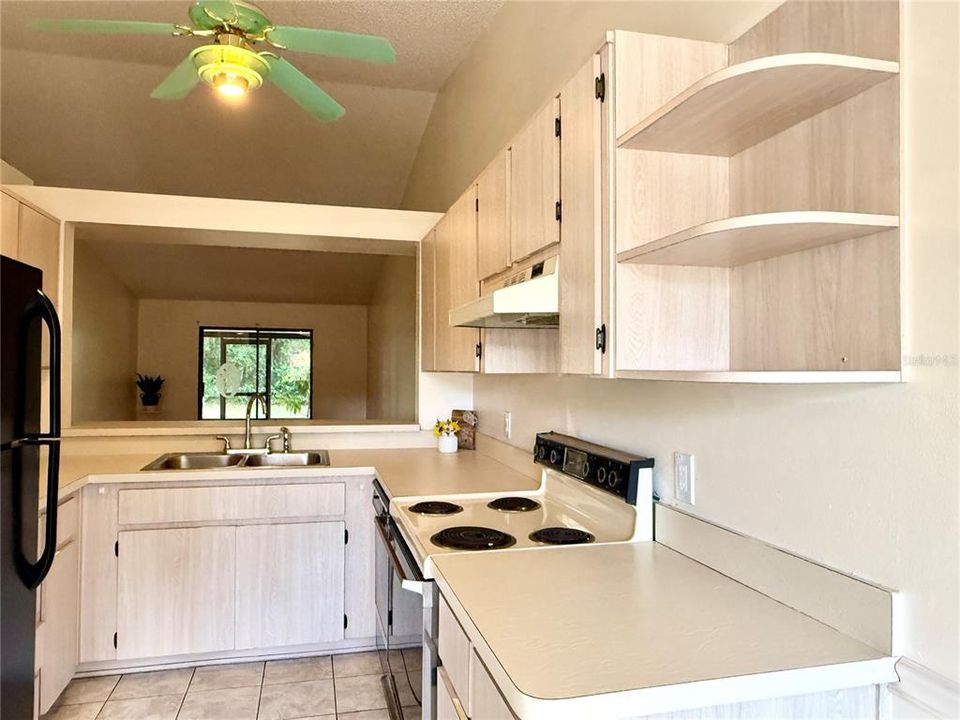 For Sale: $169,000 (2 beds, 2 baths, 1071 Square Feet)