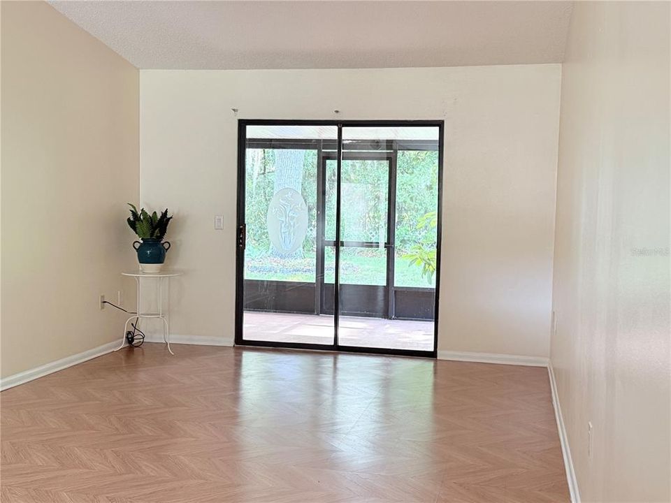 For Sale: $169,000 (2 beds, 2 baths, 1071 Square Feet)