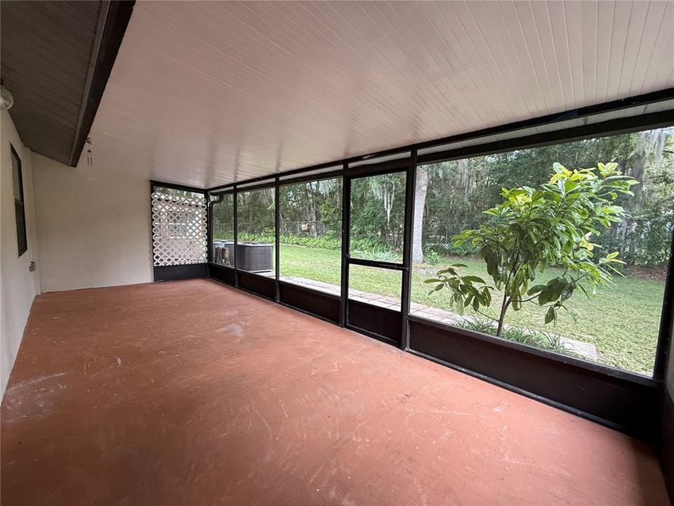 For Sale: $169,000 (2 beds, 2 baths, 1071 Square Feet)