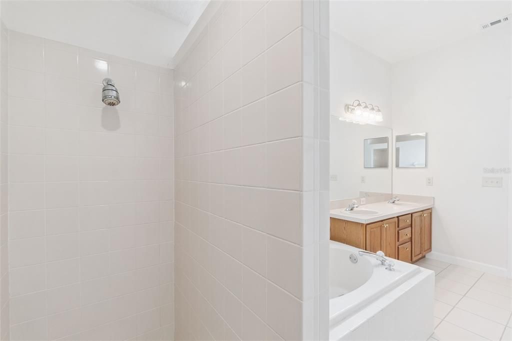 На продажу: $385,000 (3 спален, 2 ванн, 1838 Квадратных фут)