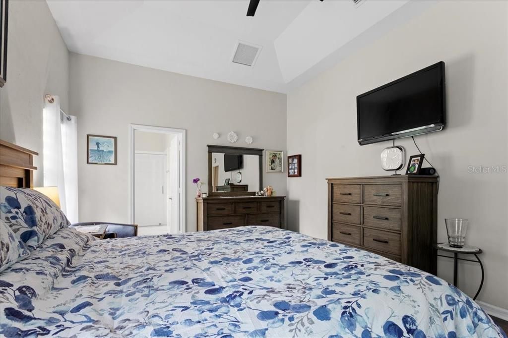 For Sale: $475,000 (4 beds, 2 baths, 2736 Square Feet)