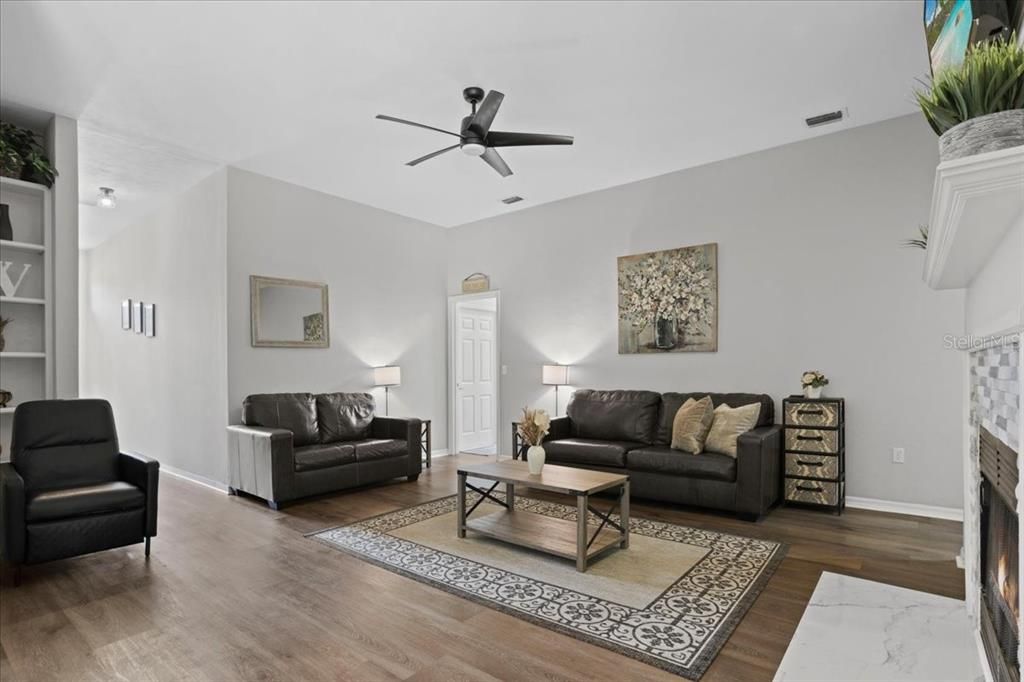 For Sale: $475,000 (4 beds, 2 baths, 2736 Square Feet)
