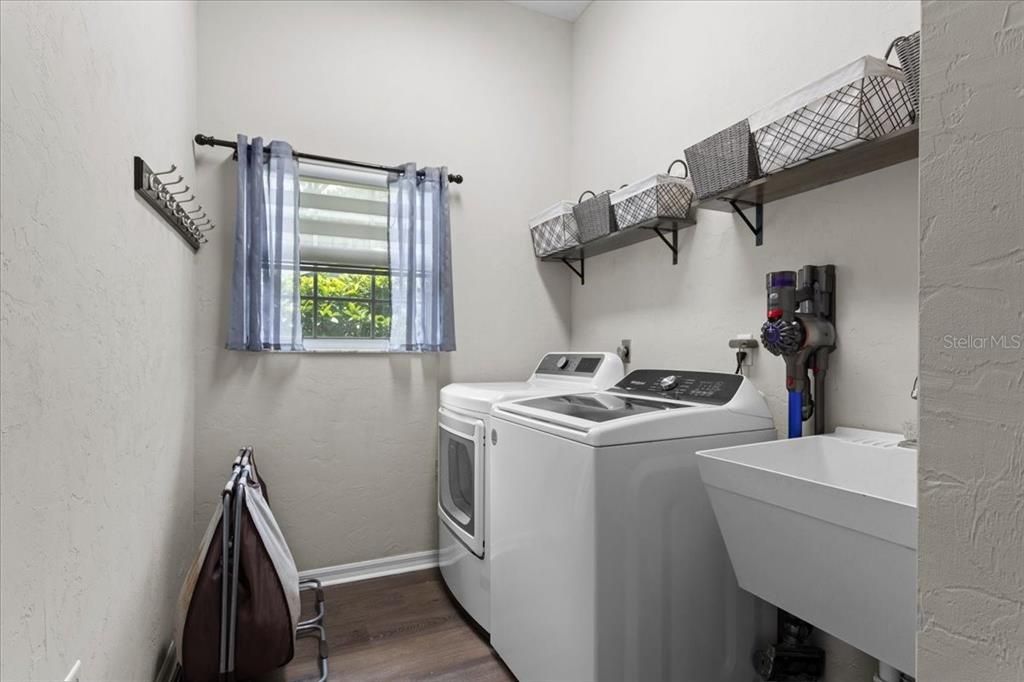 For Sale: $475,000 (4 beds, 2 baths, 2736 Square Feet)