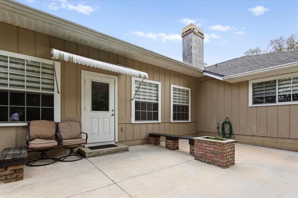 For Sale: $475,000 (4 beds, 2 baths, 2736 Square Feet)