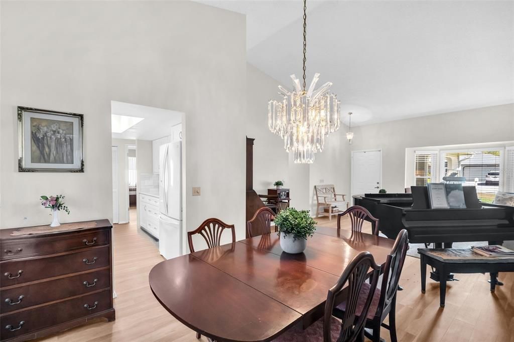 На продажу: $479,900 (3 спален, 2 ванн, 1826 Квадратных фут)