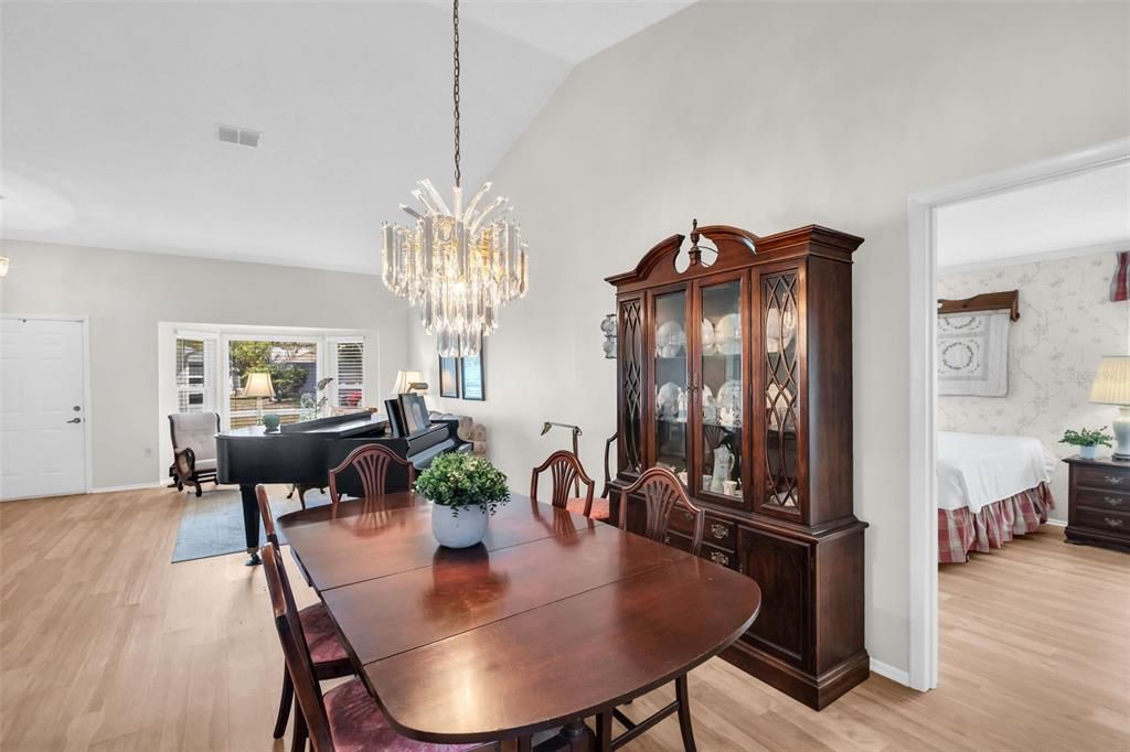 На продажу: $479,900 (3 спален, 2 ванн, 1826 Квадратных фут)