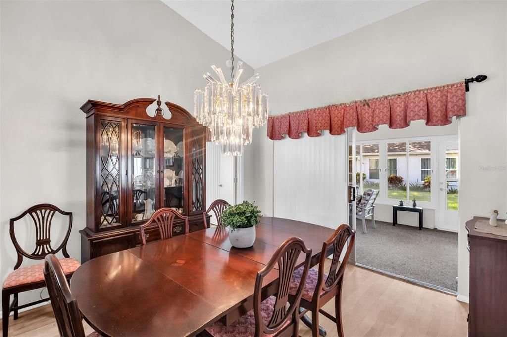 На продажу: $479,900 (3 спален, 2 ванн, 1826 Квадратных фут)