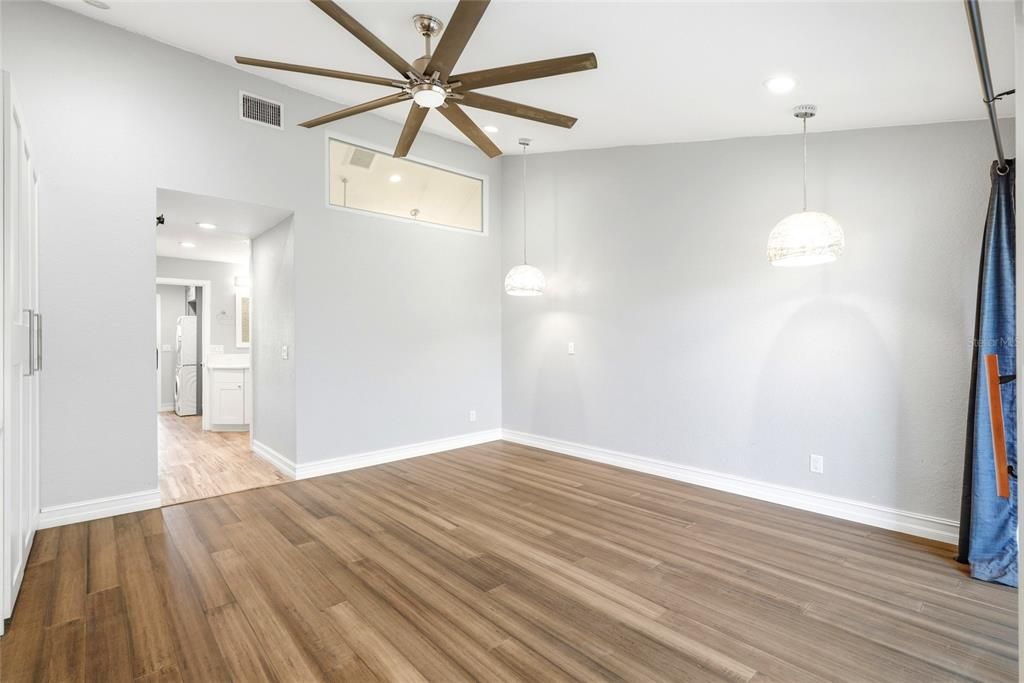 En Venta: $349,900 (3 camas, 3 baños, 1749 Pies cuadrados)