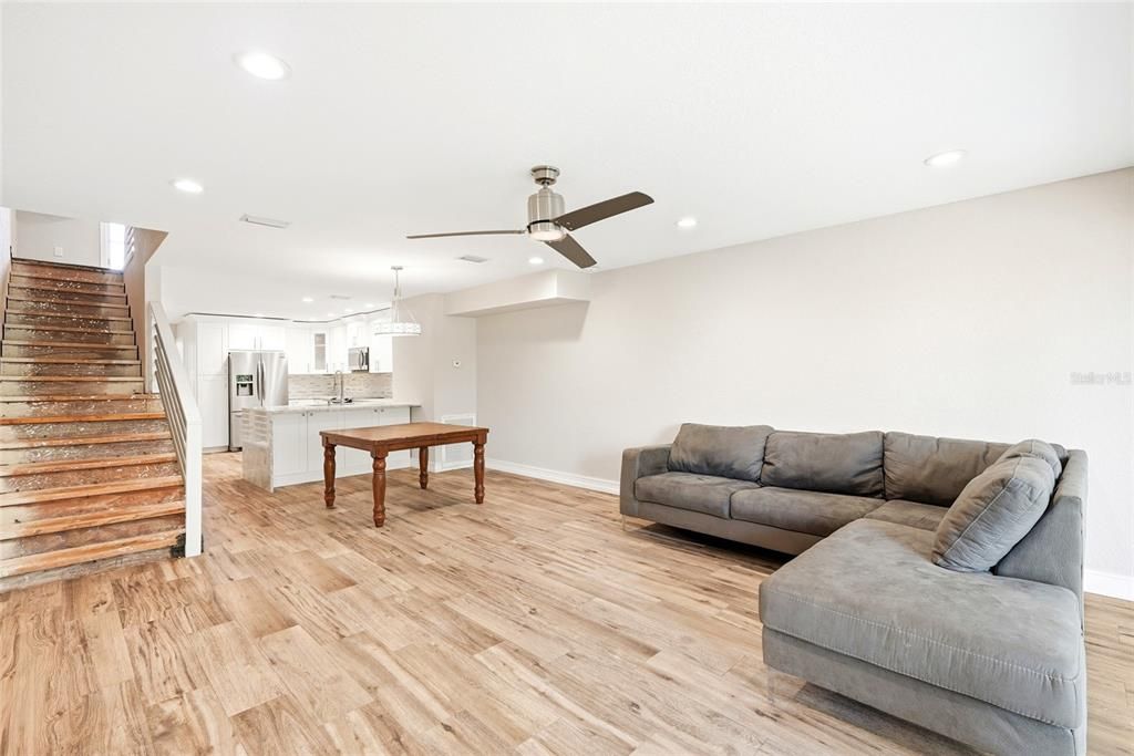 En Venta: $349,900 (3 camas, 3 baños, 1749 Pies cuadrados)