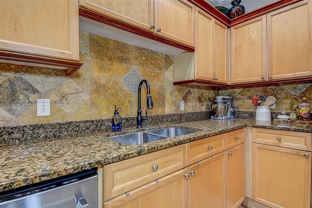 На продажу: $449,900 (3 спален, 2 ванн, 1990 Квадратных фут)