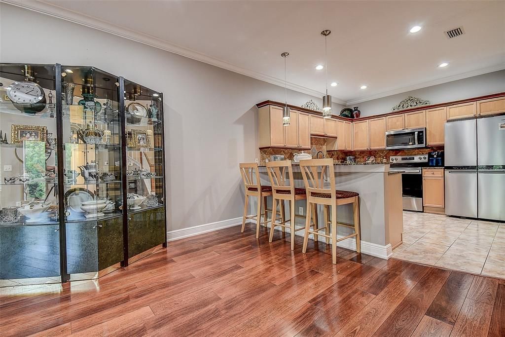На продажу: $449,900 (3 спален, 2 ванн, 1990 Квадратных фут)