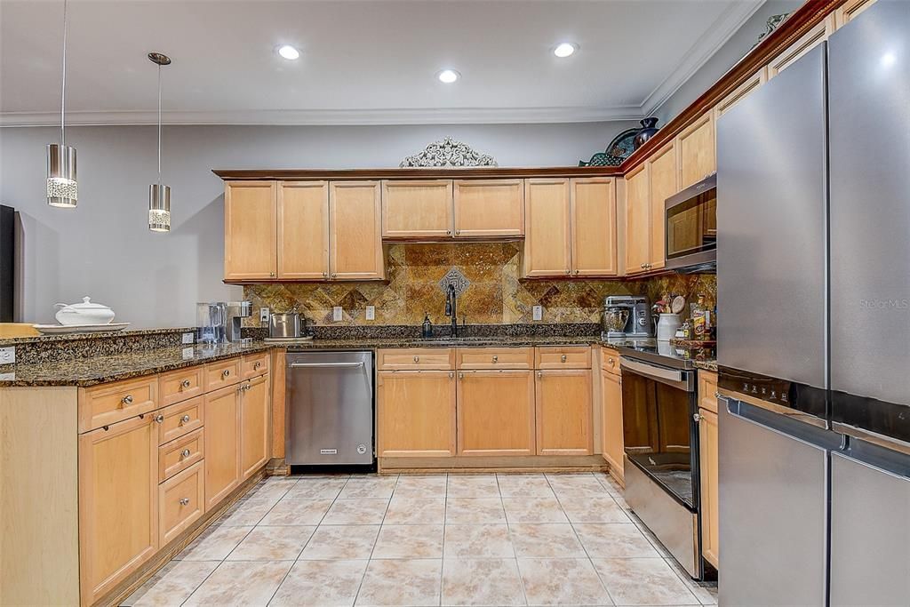 На продажу: $449,900 (3 спален, 2 ванн, 1990 Квадратных фут)