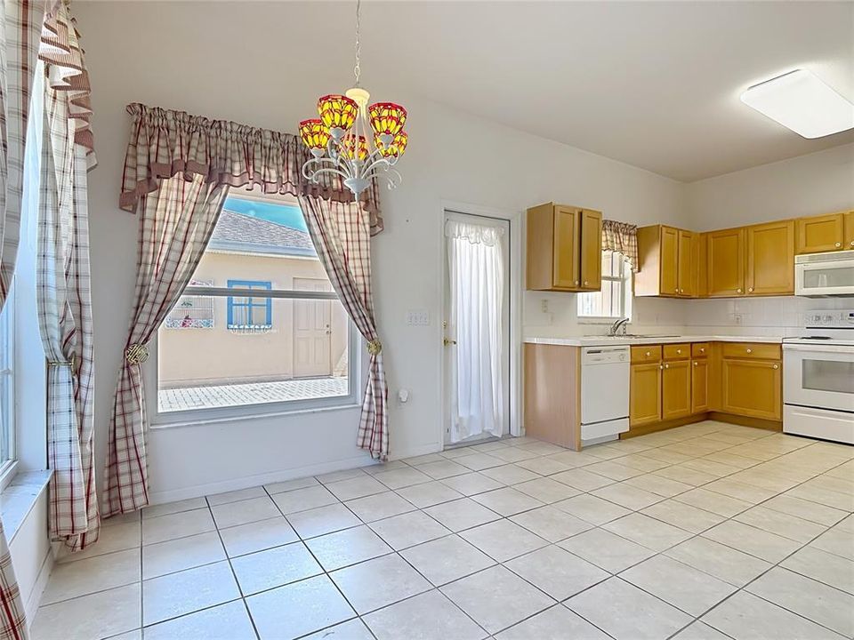 For Sale: $230,000 (2 beds, 2 baths, 1317 Square Feet)