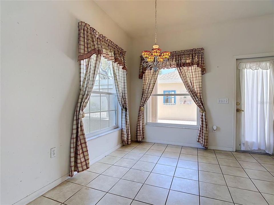 For Sale: $230,000 (2 beds, 2 baths, 1317 Square Feet)