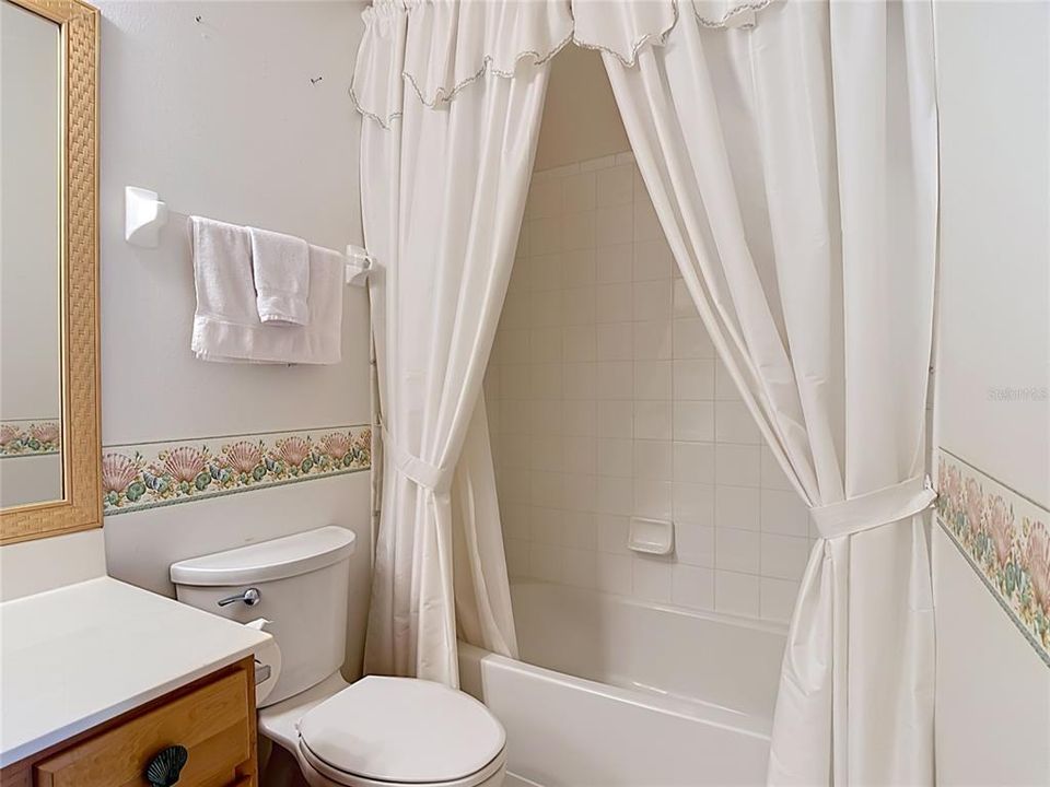 For Sale: $230,000 (2 beds, 2 baths, 1317 Square Feet)