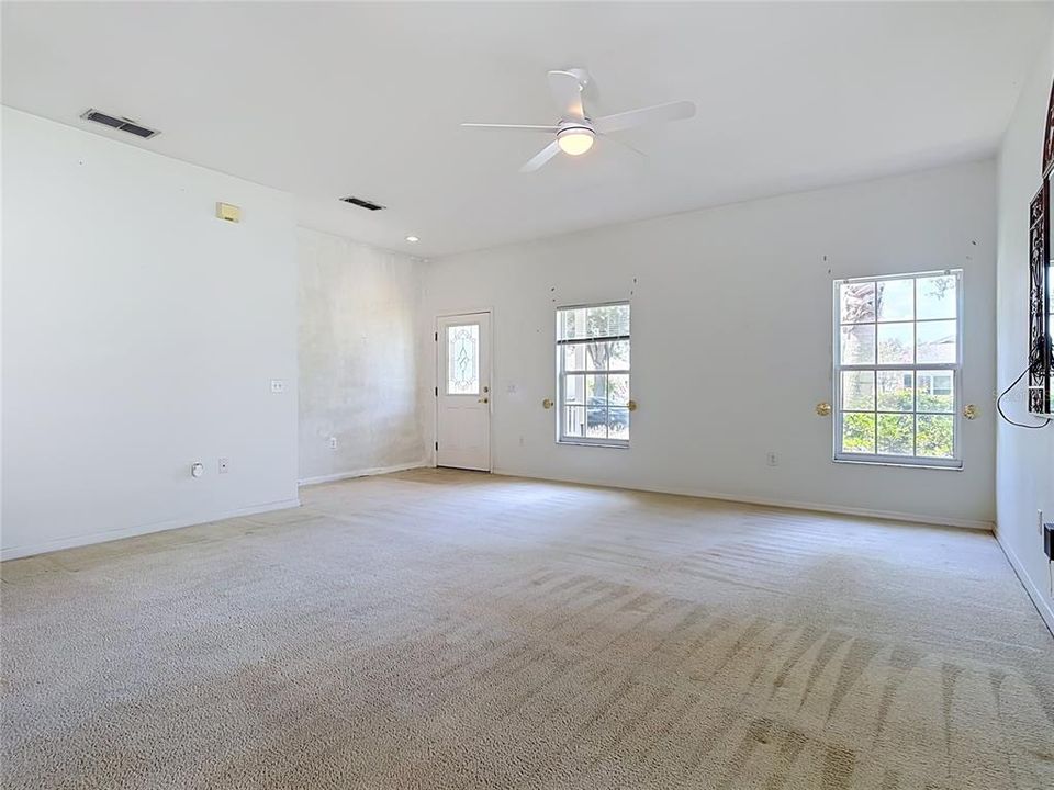For Sale: $230,000 (2 beds, 2 baths, 1317 Square Feet)