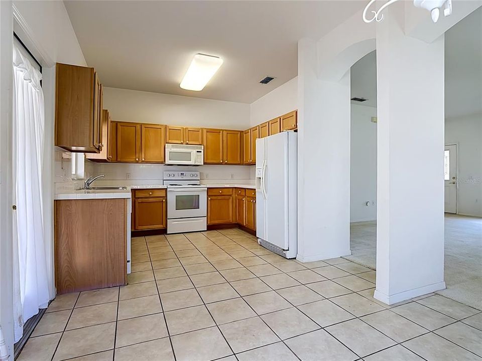 For Sale: $230,000 (2 beds, 2 baths, 1317 Square Feet)
