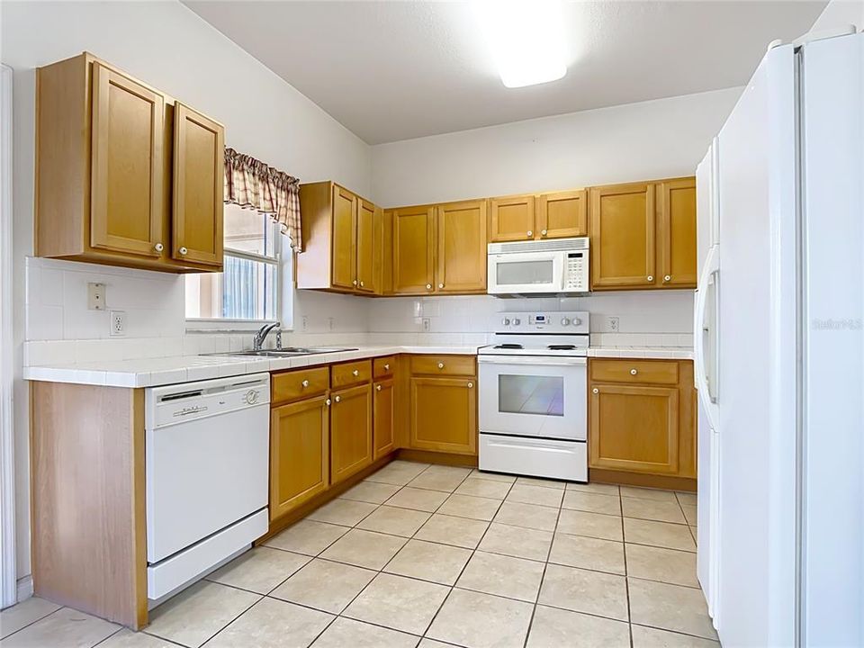 For Sale: $230,000 (2 beds, 2 baths, 1317 Square Feet)