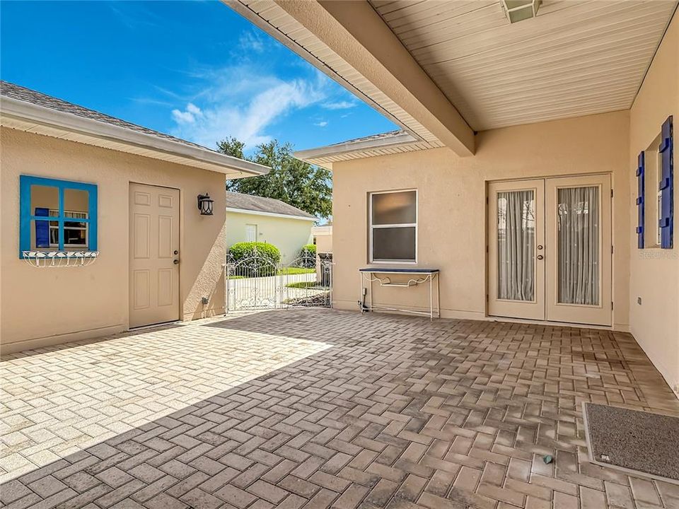 For Sale: $230,000 (2 beds, 2 baths, 1317 Square Feet)