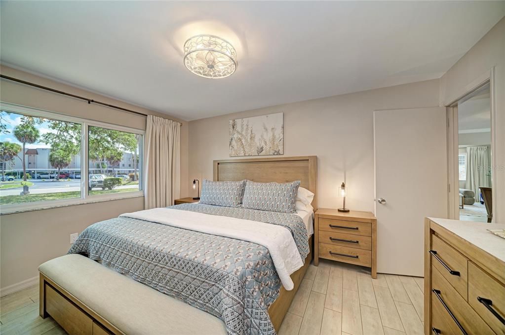 For Sale: $245,000 (2 beds, 2 baths, 1372 Square Feet)