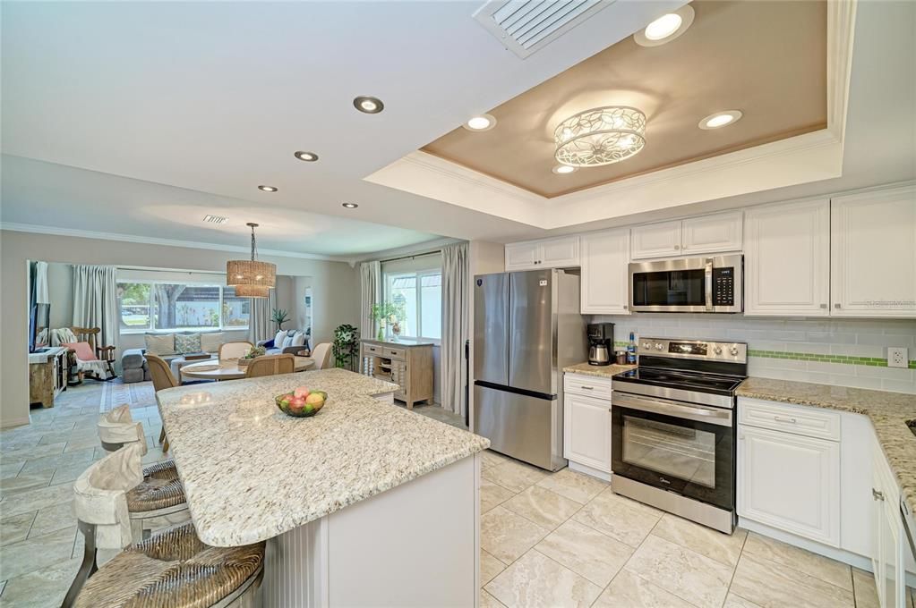 For Sale: $245,000 (2 beds, 2 baths, 1372 Square Feet)