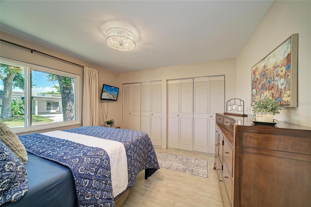 For Sale: $245,000 (2 beds, 2 baths, 1372 Square Feet)