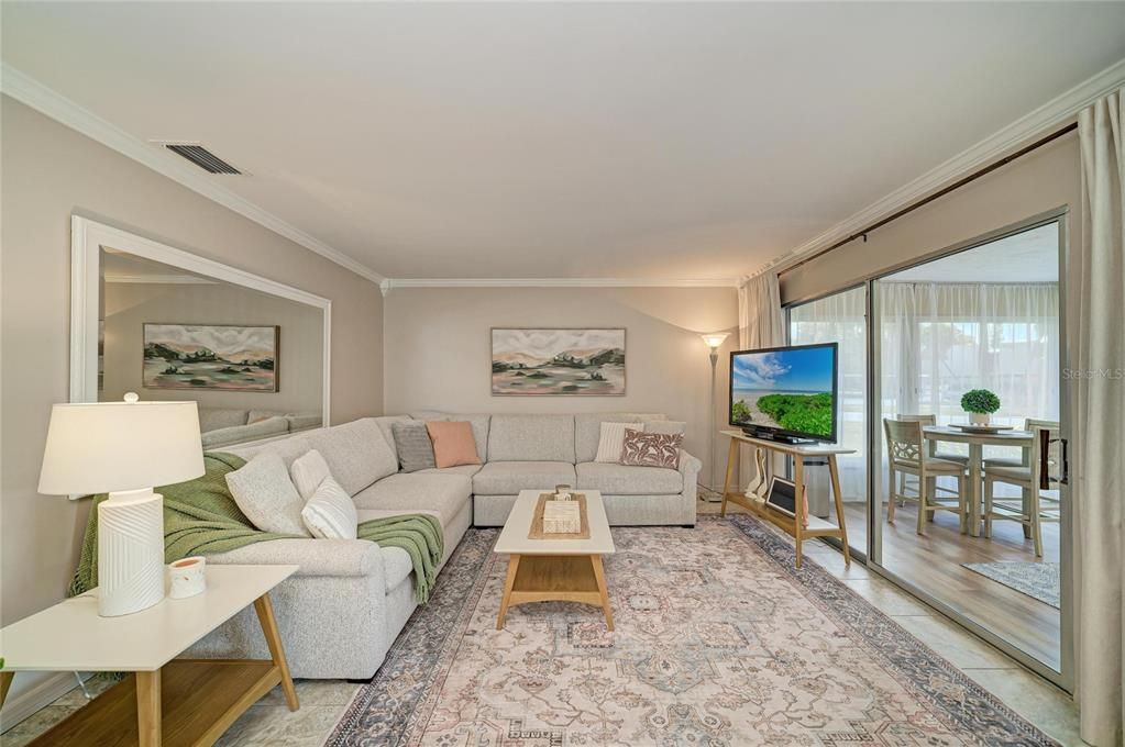 For Sale: $245,000 (2 beds, 2 baths, 1372 Square Feet)