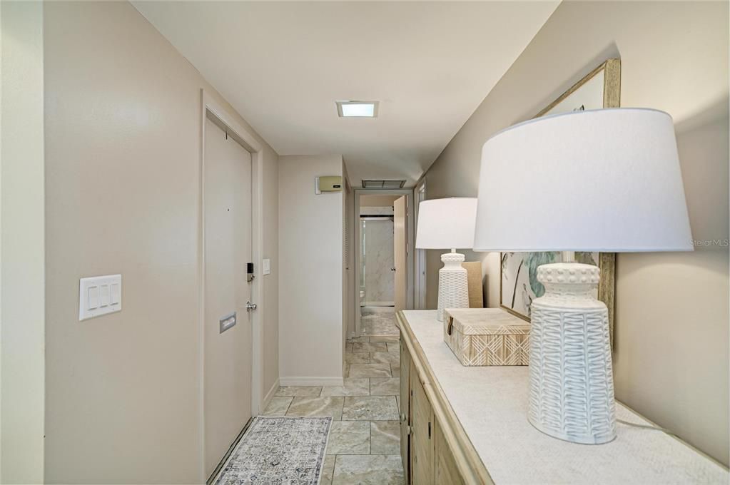 For Sale: $245,000 (2 beds, 2 baths, 1372 Square Feet)