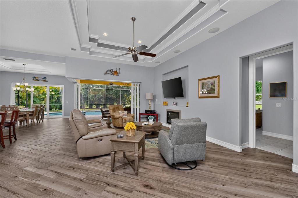 En Venta: $599,900 (3 camas, 3 baños, 2200 Pies cuadrados)