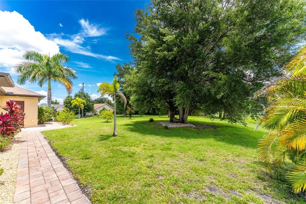En Venta: $599,900 (3 camas, 3 baños, 2200 Pies cuadrados)