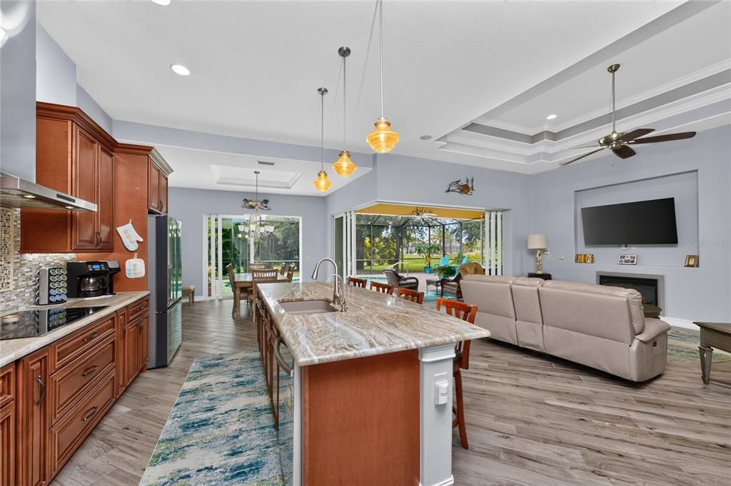 En Venta: $599,900 (3 camas, 3 baños, 2200 Pies cuadrados)