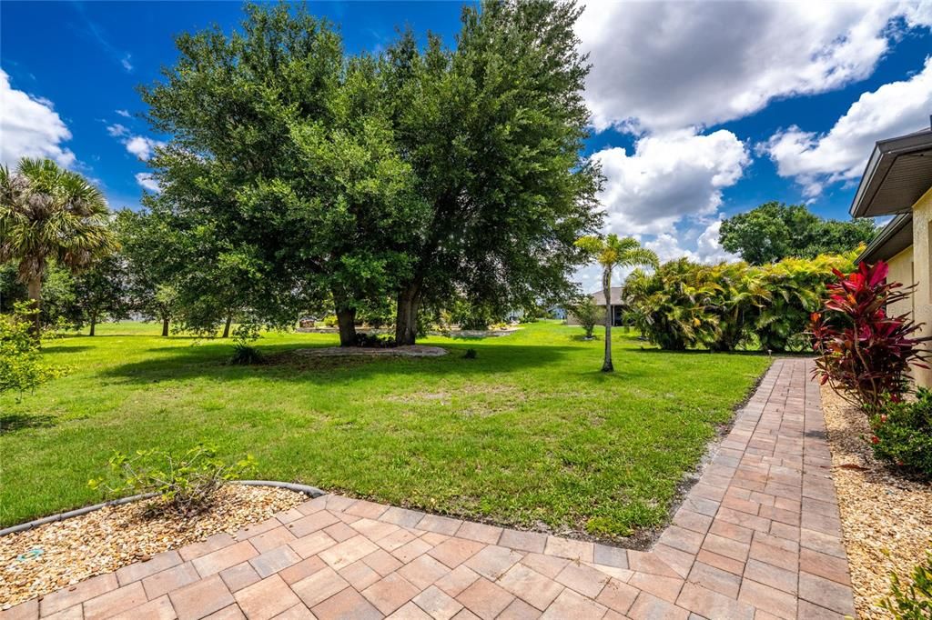 En Venta: $599,900 (3 camas, 3 baños, 2200 Pies cuadrados)