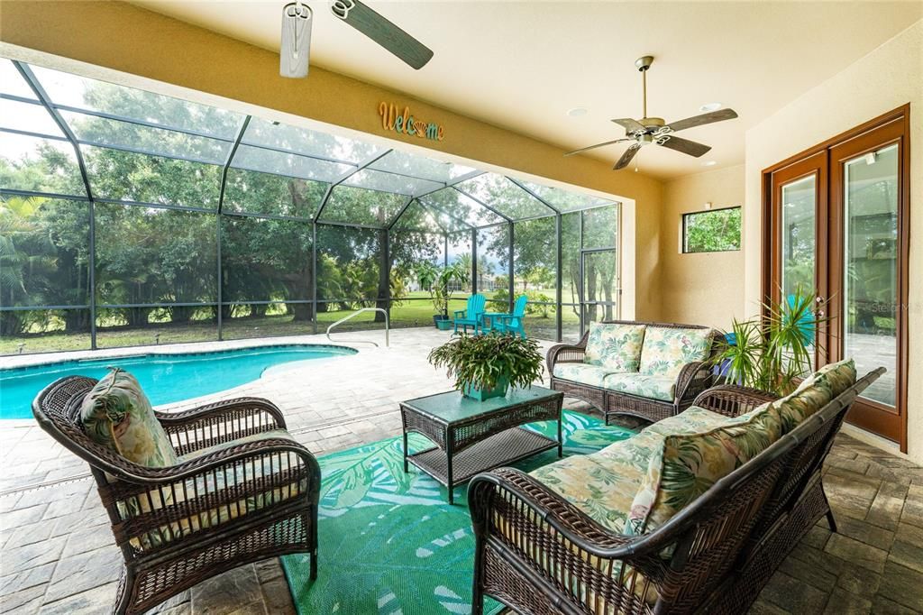 En Venta: $599,900 (3 camas, 3 baños, 2200 Pies cuadrados)
