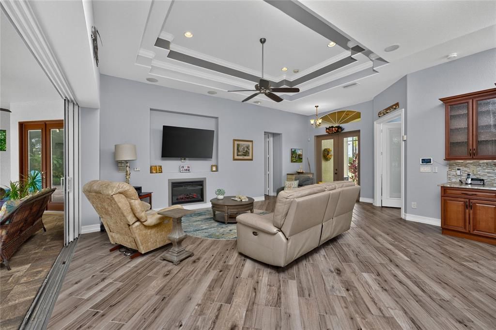 En Venta: $599,900 (3 camas, 3 baños, 2200 Pies cuadrados)