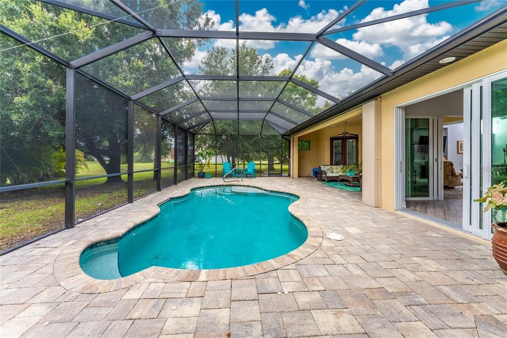 En Venta: $599,900 (3 camas, 3 baños, 2200 Pies cuadrados)