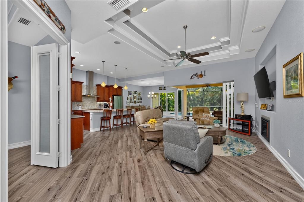 En Venta: $599,900 (3 camas, 3 baños, 2200 Pies cuadrados)