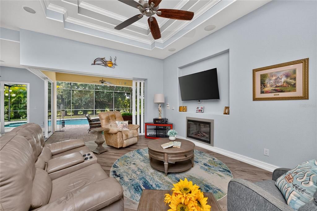 En Venta: $599,900 (3 camas, 3 baños, 2200 Pies cuadrados)