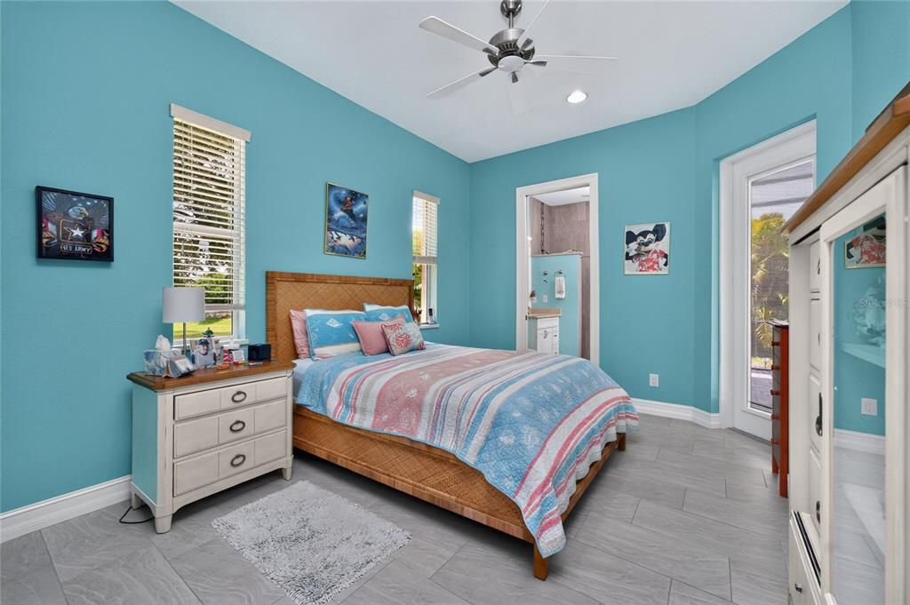 En Venta: $599,900 (3 camas, 3 baños, 2200 Pies cuadrados)