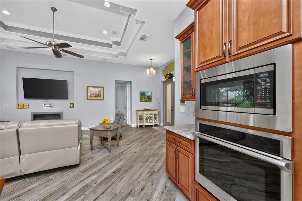 En Venta: $599,900 (3 camas, 3 baños, 2200 Pies cuadrados)
